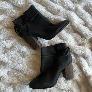 Gibson Latimer Black Ankle Booties with Brown Heel